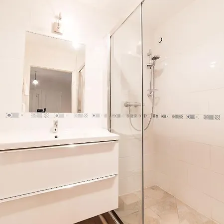 Maison Calme 14 Personnes, Piscine, Jardin Et Parking *